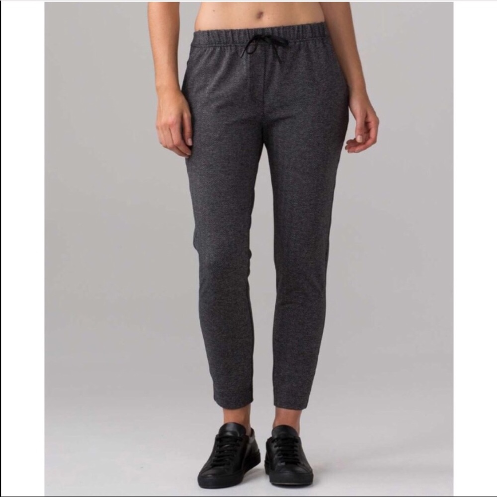EUC  Lululemon Jet Crop Slim herringbone